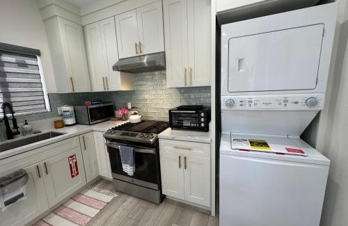 Huntington Beach House | 2-bedroom guest house in cool Huntington Beach with AC, WiFi