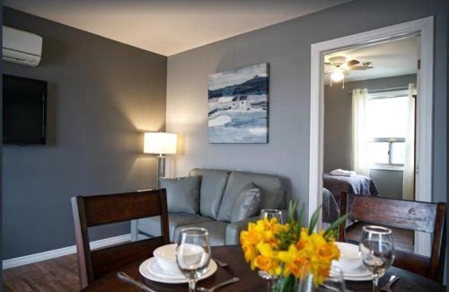 Roseneath House | 2 Bedroom Harbor Front Condo 4L