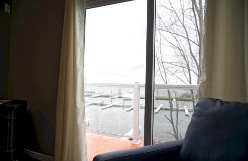 Roseneath House | 2 Bedroom Harbor Front Condo 4L