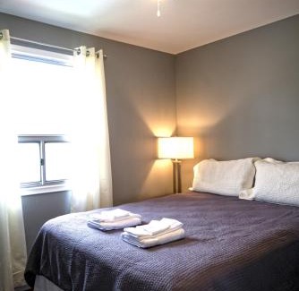 Roseneath House | 2 Bedroom Harbor Front Condo 10U