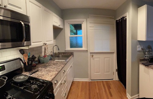 Overland House | 2 Bedroom Home - Mid St Louis County