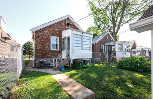 Northampton House | 2 Bedroom Home With Fenced Backyard
