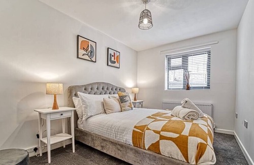 Worcester House | 2 Bedroom Home with Parking