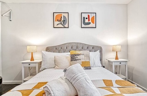 Worcester House | 2 Bedroom Home with Parking