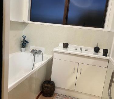 Papatoetoe House | 2 Bedroom Homestay Close to Airport