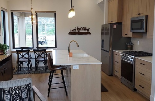 New Harmony House | 2-bedroom house in serene New Harmony with Zion views