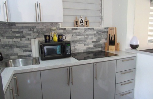 Quebrada Vueltas House | 2-bedroom house in charming Luis M. Cintrón with AC, WiFi