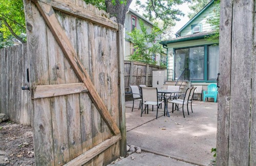 Des Moines House | 2 Bedroom House with Outdoor Oasis Near Downtown