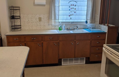 Saint Joseph House | 2-bedroom in quiet neighborhood - monthly rental perfect for traveling workers!