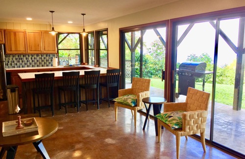 Holualoa House | 2 Bedroom Kona Coffee Farm with Ocean Views in Holualoa