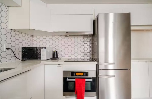 East Danforth House | 2 bedroom Laneway house in great area near subway