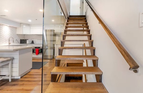 East Danforth House | 2 bedroom Laneway house in great area near subway