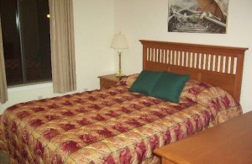 Spirit Lake Resort | 2 Bedroom Lock-Out at Village West