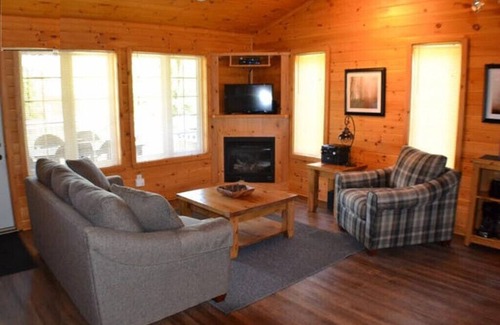 Wasaga Beach Ski Chalet | 2 bedroom luxury private Cabin located in the Lakes of Wasaga Resort