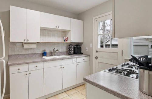 Lake Bluff Apartment | 2 Bedroom Near Great Lakes Naval