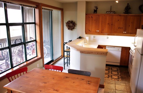 Blackcomb House | 2 Bedroom near Lost Lake; quiet, comfortable, and well-equipped