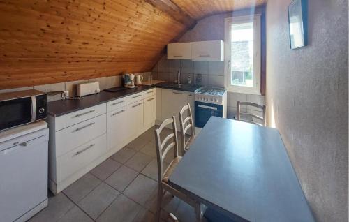 Allonnes House | 2 Bedroom Nice Home In Allonnes