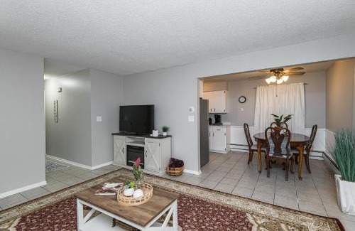 Rochester Apartment | 2 Bedroom Oasis 5 Mins to Mayo Clinic