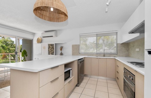North Ward Apartment | 2-Bedroom Oasis by Queens Gardens