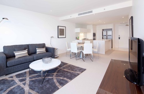 Broadbeach Apartment | 2 Bedroom OCEAN VIEW Apartment *Parking, Wifi & In-Room Movies Included*