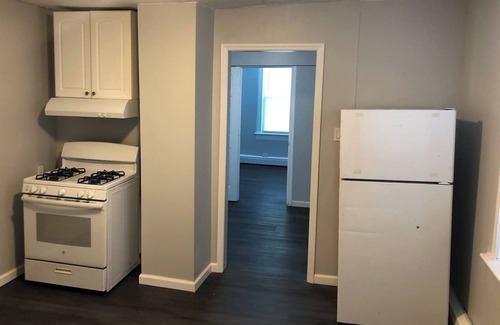 Linden Apartment | 2-bedroom + office, NYC bus nearby, free parking