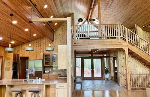 Crumpler Cabin | 2 bedroom pet friendly cabin near hiking and the new river