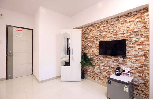 Kandivali East Apartment | 2 Bedroom Private Suite