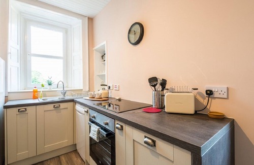 Dunbar Apartment | 2-bedroom, second-floor family holiday apartment with sea views