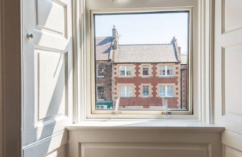 Dunbar Apartment | 2-bedroom, second-floor family holiday apartment with sea views