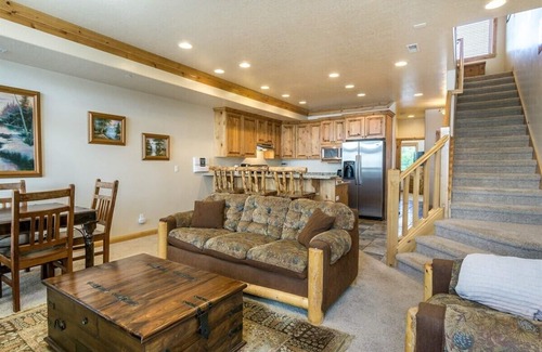 Ogden Condo | 2 Bedroom Snowbasin Vacation Rental - Huntsville, Utah Lodging LS63
