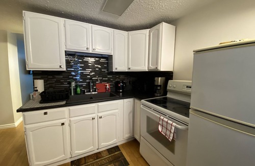 Winnipeg House | 2 Bedroom south end house with free parking and wifi