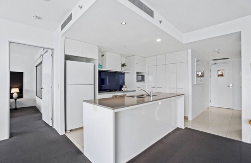Surfers Paradise Apartment | 2 Bedroom SPA Unit with Ocean Views - Q Stay