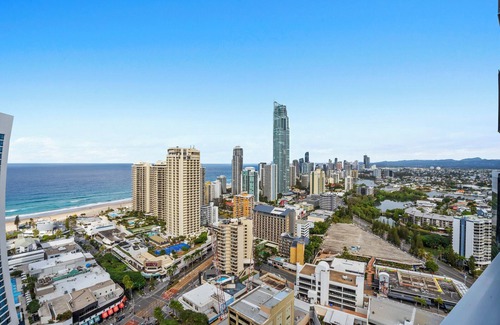Surfers Paradise Apartment | 2 Bedroom SPA Unit with Ocean Views - Q Stay