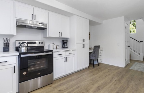 Mukilteo House | 2 bedroom spacious modern townhouse, 75" TV, 5min from Beach
