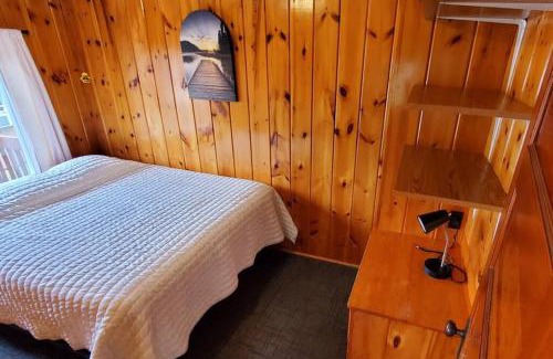 Ray House | 2 Bedroom Spruce Cabin In Voyageurs National Park