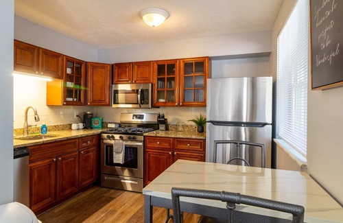 University District Apartment | 2 bedroom Steps from Ohio State Campus