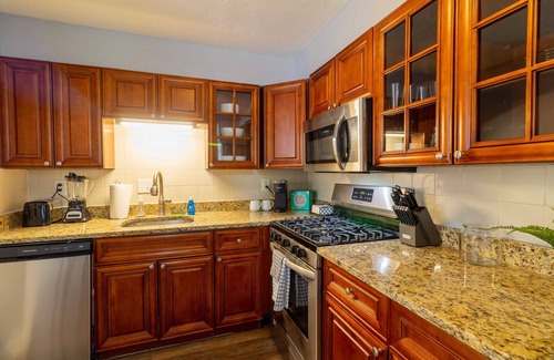University District Apartment | 2 bedroom Steps from Ohio State Campus