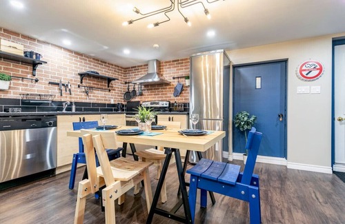 Longueuil Apartment | 2 bedroom, subway, free parking.