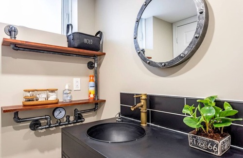 Longueuil Apartment | 2 bedroom, subway, free parking.