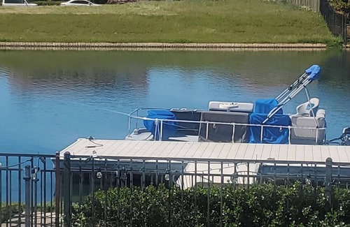 Roseville Apartment | 2 Bedroom Suite on Lake with Boat and Golf Course. Has separate Entry access