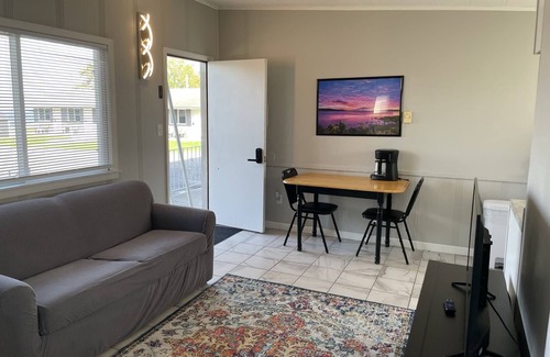 Lake City Apartment | 2 Bedroom Suite with kitchenette (main level)
