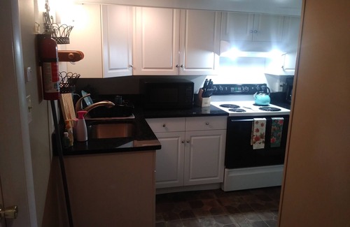 Witmer House | 2 bedroom suite with a full kitchen, living room, and a full bathroom.