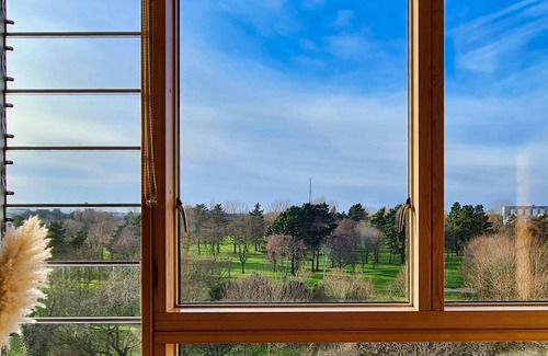 Merrion Apartment | 2 Bedroom Sunny Private Apartment, both Ensuite!