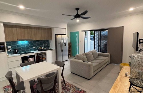 Oonoonba House | 2 bedroom Terrace-10min drive to city!