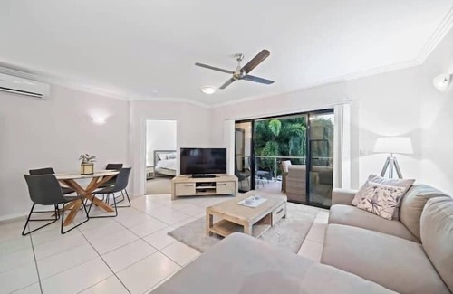 Townsville Apartment | 2 bedroom unit right on The Strand