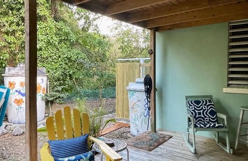Culebra Pueblo House | 2 Bedroom Upstairs Suite in Culebra, PR | Casa Hibiscus