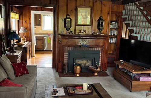 Wardour Cottage | 2-bedroom waterfront Cottage in Annapolis, MD. Cove of Cork, view of the Severn.