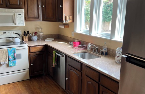 Wardour Cottage | 2-bedroom waterfront Cottage in Annapolis, MD. Cove of Cork, view of the Severn.