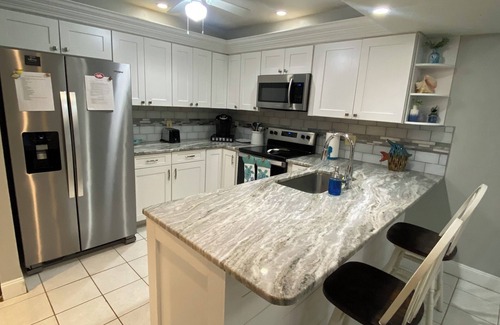 Sandalwood Estates House | 2-bedroom welcoming townhome in Fort Myers with community pool and hot tub.