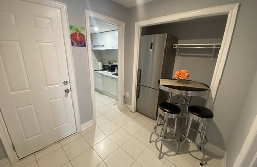 Richmond Hill Apartment | 2 Bedroom with 2 Ensuite Unit in the heart of Richmond HIll.
